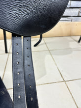 Load image into Gallery viewer, 17 1/2” MW (Fit 32) Stubben Virginia Dressage Saddle - Black