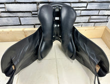Load image into Gallery viewer, Size 1/17” Changeable Gullet Width 4 Wow Competitor Dressage Saddle - Black