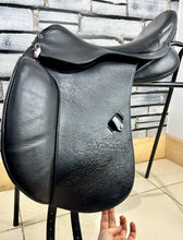 Load image into Gallery viewer, 17 1/2” MW (Fit 32) Stubben Virginia Dressage Saddle - Black