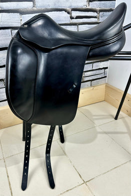 16” Wide Amerigo Dressage Saddle - Black