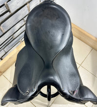 Load image into Gallery viewer, 17 1/2” MW (Fit 32) Stubben Virginia Dressage Saddle - Black