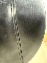 Load image into Gallery viewer, Size 1/17” Changeable Gullet Width 4 Wow Competitor Dressage Saddle - Black
