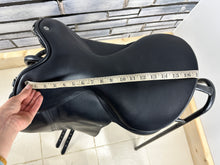 Load image into Gallery viewer, Size 1/17” Changeable Gullet Width 4 Wow Competitor Dressage Saddle - Black