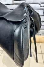 Load image into Gallery viewer, 17 1/2” MW (Fit 32) Stubben Virginia Dressage Saddle - Black