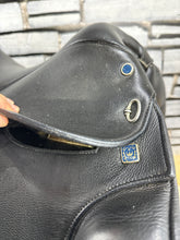 Load image into Gallery viewer, 17 1/2” MW (Fit 32) Stubben Virginia Dressage Saddle - Black