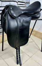 Load image into Gallery viewer, Size 1/17” Changeable Gullet Width 4 Wow Competitor Dressage Saddle - Black