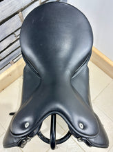 Load image into Gallery viewer, Size 1/17” Changeable Gullet Width 4 Wow Competitor Dressage Saddle - Black