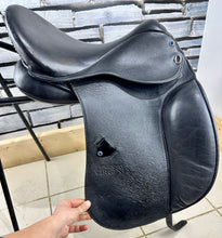 Load image into Gallery viewer, 17 1/2” MW (Fit 32) Stubben Virginia Dressage Saddle - Black
