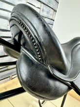 Load image into Gallery viewer, 17 1/2” MW (Fit 32) Stubben Virginia Dressage Saddle - Black