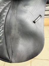 Load image into Gallery viewer, 18” XW Contour Master Cob GP Enduro Saddle - Black - Extra Wide