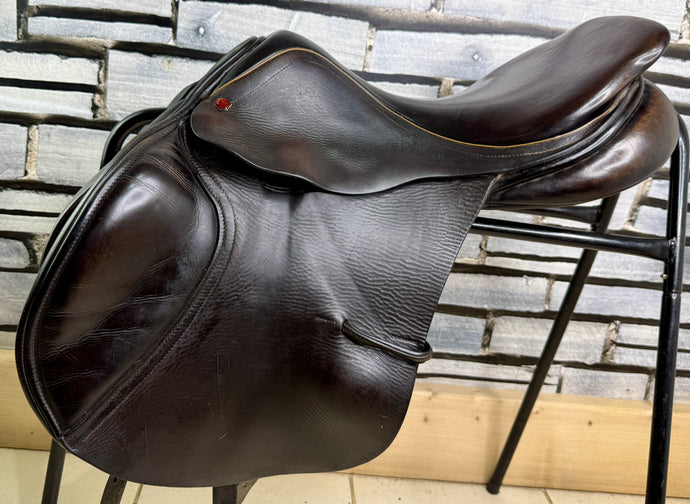 17 1/2” MW Albion Kontrol Ultima Forward Flap Jump Saddle - Brown
