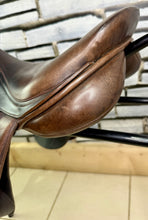 Load image into Gallery viewer, 17” MW Patrick Saddlery Jump Saddle - Brown