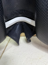 Load image into Gallery viewer, 18” XW/Changeable Gullet Wintec 2000 GP Saddle - Black