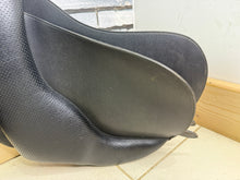 Load image into Gallery viewer, 18” XW/Changeable Gullet Wintec 2000 GP Saddle - Black
