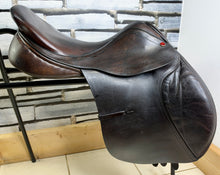 Load image into Gallery viewer, 17 1/2” MW Albion Kontrol Jump Saddle - Brown - Double Flap - Big Blocks