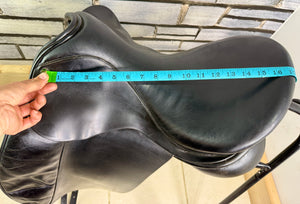17 1/2” MW Ideal/Crown Toshina Dressage Saddle - Black