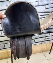 Load image into Gallery viewer, 16 1/2” MW Orion/Ideal Show Saddle - Brown - Reverse Hide - Close Contact