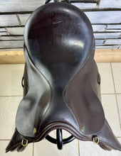 Load image into Gallery viewer, 17” Wide Farrington/Shires GP Saddle - Brown