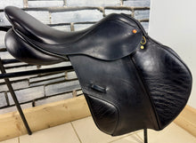 Load image into Gallery viewer, 17 1/2” MW Albion K2 Jump Saddle - Black