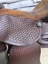 Load image into Gallery viewer, 15” Western Saddle, K&amp;B Saddlery, Iowa -Round Skirt- SQB - Brown