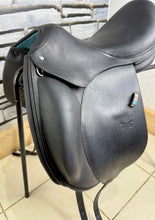 Load image into Gallery viewer, 17 1/2” MW Voltaire Adelaide Monoflap 2023 Dressage Saddle - Black