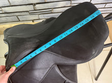 Load image into Gallery viewer, 17 1/2” Wide Thorowgood Griffin Cob GP Saddle - Black