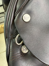 Load image into Gallery viewer, 17 1/2” XW Kruger WH/VSD Working Hunter Cob Saddle -Brown- Extra Wide 4xStraps