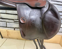 Load image into Gallery viewer, 17” MW Amerigo Vega Monoflap Jump Saddle - Brown