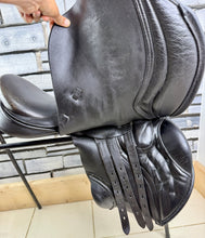 Load image into Gallery viewer, 17 1/2” Wide  Black Country Wexford Jump Saddle - Black