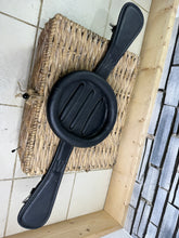 Load image into Gallery viewer, S/H 75cm/30” Prestige Doughnut RP Leather Girth - Black