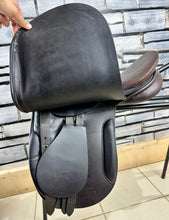 Load image into Gallery viewer, 16 1/2” Wide Kings Saddlery Show/WH Saddle - Brown