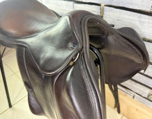 Load image into Gallery viewer, 17 1/2” Medium Silhouette MonoFlap Jump Saddle - Brown