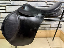 Load image into Gallery viewer, 17 1/2” MN English Made Jump/Hunt/XC Saddle - Black - TB/Ex Racer - Teamchasing