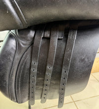 Load image into Gallery viewer, 18 1/2” Medium Hayes GP/Jump Gents English Hunting Saddle - Black