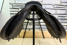 Load image into Gallery viewer, 18” XW Changeable Gullet Thorowgood Compact GP Saddle -Black- Flocked
