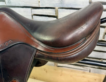 Load image into Gallery viewer, 17” MW Amerigo Vega Monoflap Jump Saddle - Brown