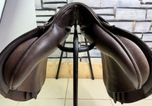 Load image into Gallery viewer, 17 1/2” Wide Barnsby GP Saddle - Brown