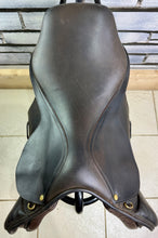 Load image into Gallery viewer, 18” Wide GFS Close Contact Jump Saddle - Brown - Double Flap
