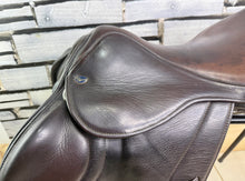 Load image into Gallery viewer, 17 1/2” Medium Silhouette MonoFlap Jump Saddle - Brown