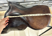 Load image into Gallery viewer, 17” Medium Ideal Grandee Jump/GP Saddle - Brown