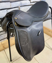 Load image into Gallery viewer, 16 1/2” XW/Changeable Gullet Wintec Wide Cob GP Saddle - Black - Flocked - 4 Strap