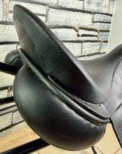 Load image into Gallery viewer, 17 1/2” MW LH Albion SLK Dressage Saddle - Black