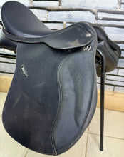 Load image into Gallery viewer, 17 1/2” Wide/Changeable Gullet Wintec 500 GP Saddle - Black