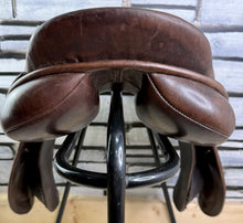 Load image into Gallery viewer, 17” MW Frank Baines Jump Saddle - Brown