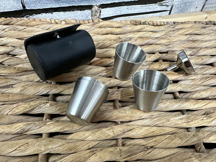 S/H 4 x Hip Flask White Metal Stirrup Cups in Leather Case