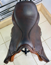Load image into Gallery viewer, 17 1/2” MW English Jump Saddle - Brown/Tan