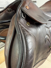 Load image into Gallery viewer, 17” Medium Prestige Arezzo Jump Saddle - Brown