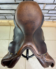 Load image into Gallery viewer, 17 1/2” MW Ideal Impala 1450 Jump Saddle - Brown