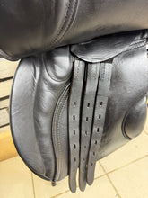 Load image into Gallery viewer, 17” MN GFS Medium-Narrow English GP Saddle - Black