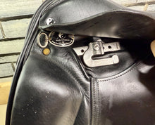 Load image into Gallery viewer, 17 1/2” Medium Heritage Yin-Yang Dressage Saddle - Black